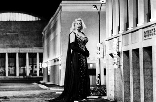 Anita Ekberg feet photo thumbnail