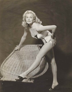Anita Ekberg feet photo thumbnail