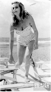 Anita Ekberg feet photo thumbnail