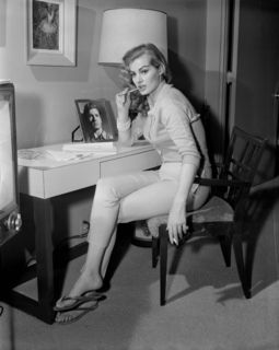 Anita Ekberg feet photo thumbnail