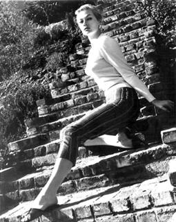 Anita Ekberg feet photo thumbnail