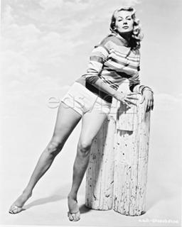 Anita Ekberg feet photo thumbnail