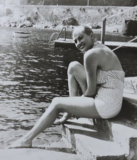 Anita Ekberg feet photo thumbnail