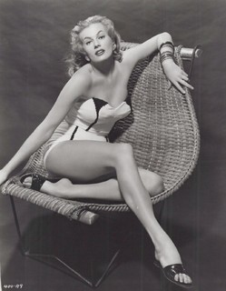 Anita Ekberg feet photo thumbnail