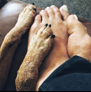 Anita Sarkeesian feet photo 3