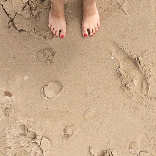 Anita Sarkeesian feet photo 14