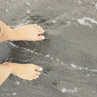 Anita Sarkeesian feet photo 6