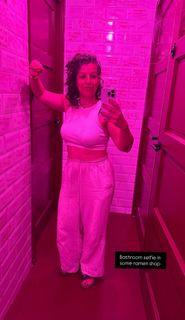 Anita Sarkeesian feet photo 1