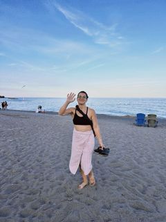Anita Sarkeesian feet photo 9