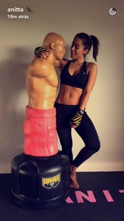 Anitta feet photo thumbnail