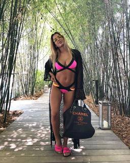 Anitta feet photo thumbnail