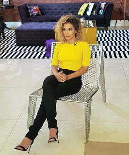 Anitta feet photo thumbnail