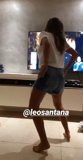 Anitta feet photo thumbnail