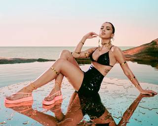 Anitta feet photo thumbnail
