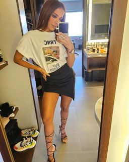 Anitta feet photo thumbnail