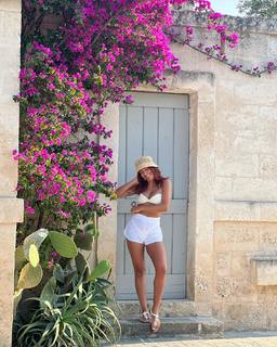 Anitta feet photo thumbnail