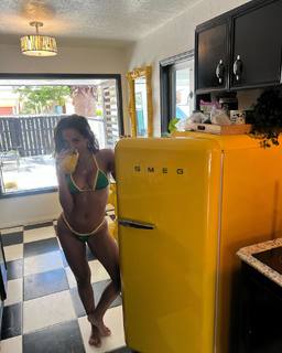 Anitta feet photo thumbnail