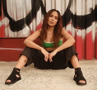 Anitta feet photo thumbnail