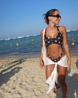 Anitta feet photo thumbnail
