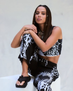 Anitta feet photo thumbnail