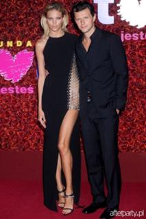 Anja Rubik feet photo thumbnail