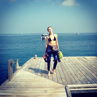 Anja Rubik feet photo thumbnail