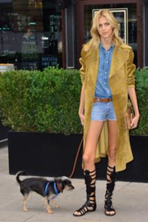 Anja Rubik feet photo thumbnail