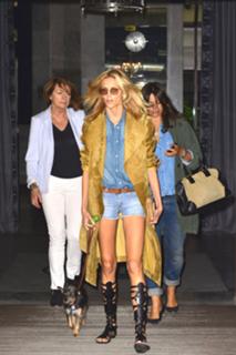 Anja Rubik feet photo thumbnail