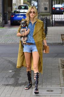 Anja Rubik feet photo thumbnail