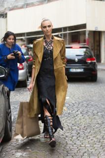 Anja Rubik feet photo thumbnail