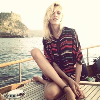 Anja Rubik feet photo thumbnail