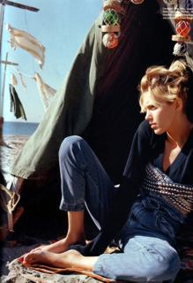 Anja Rubik feet photo thumbnail