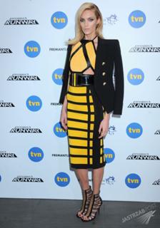 Anja Rubik feet photo thumbnail