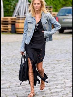 Anja Rubik feet photo thumbnail
