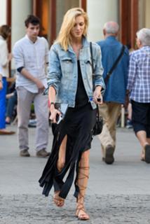 Anja Rubik feet photo thumbnail