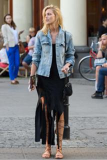 Anja Rubik feet photo thumbnail