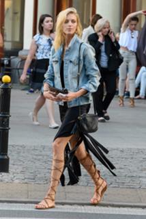 Anja Rubik feet photo thumbnail