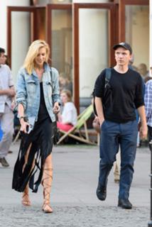 Anja Rubik feet photo thumbnail