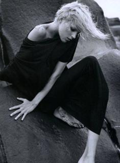 Anja Rubik feet photo thumbnail