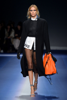 Anja Rubik feet photo thumbnail