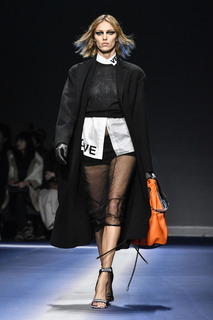 Anja Rubik feet photo thumbnail