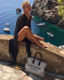 Anja Rubik feet photo thumbnail