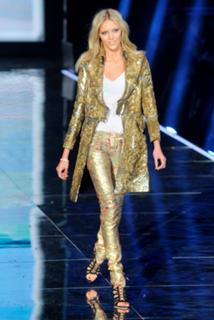 Anja Rubik feet photo thumbnail