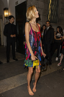 Anja Rubik feet photo thumbnail