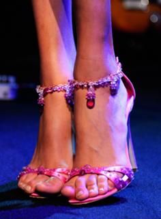 Anja Rubik feet photo thumbnail