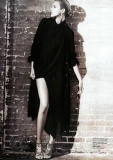 Anja Rubik feet photo thumbnail