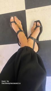 Anja Rubik feet photo thumbnail