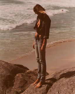 Anja Rubik feet photo thumbnail