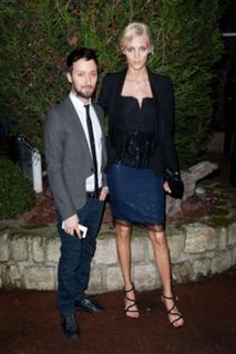 Anja Rubik feet photo thumbnail