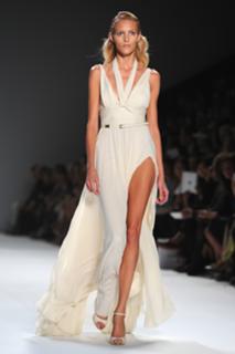 Anja Rubik feet photo thumbnail